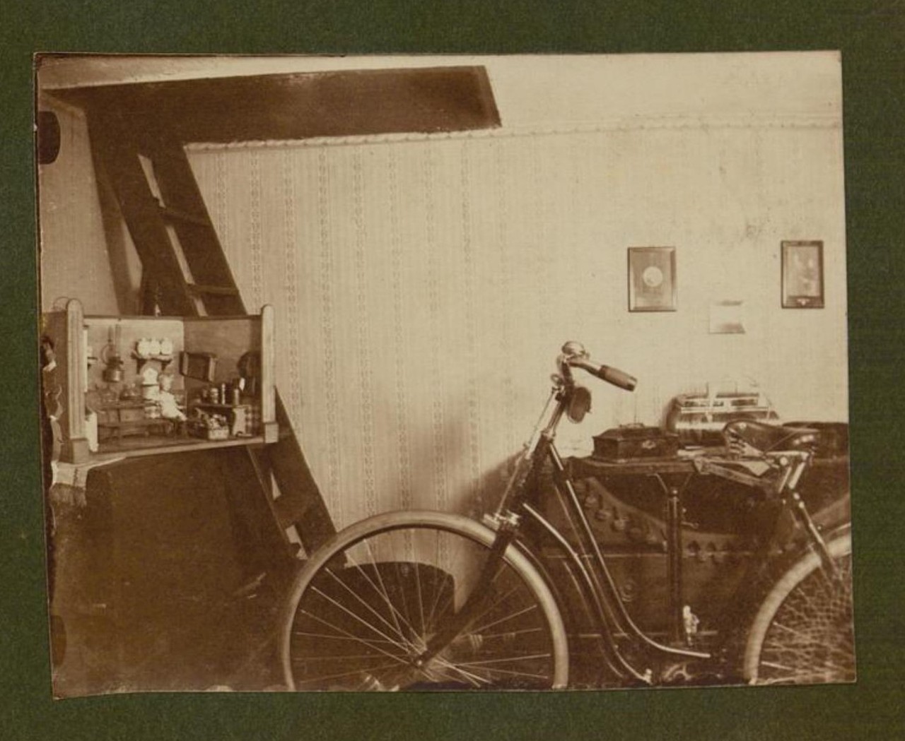 Zimmerchen mit Fahrrad