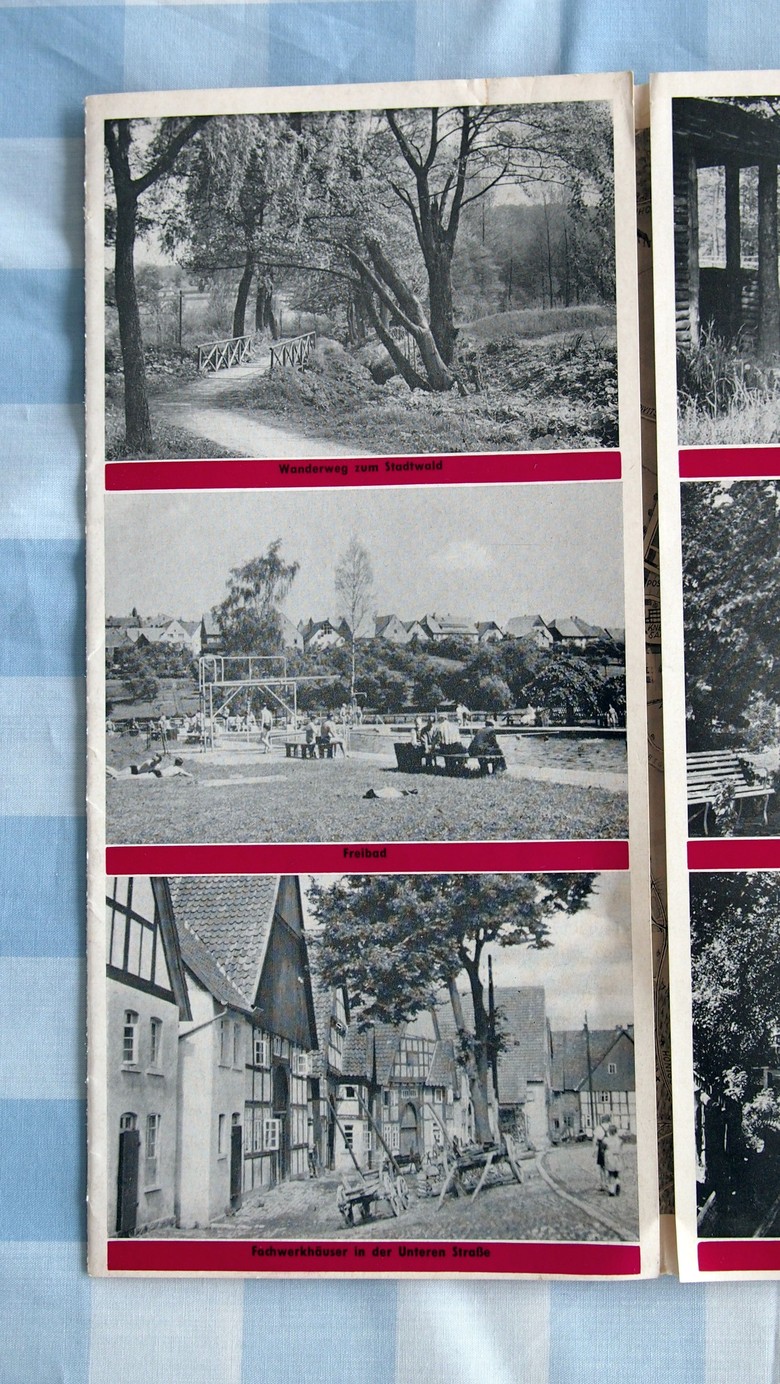 Die Schwarzweiß-Fotografien des Werbefaltblatts aus Barntrup schufen ein örtliches Image, das von Ruhe, Beschaulichkeit und Naturnähe geprägt war. (Foto: Cantauw)